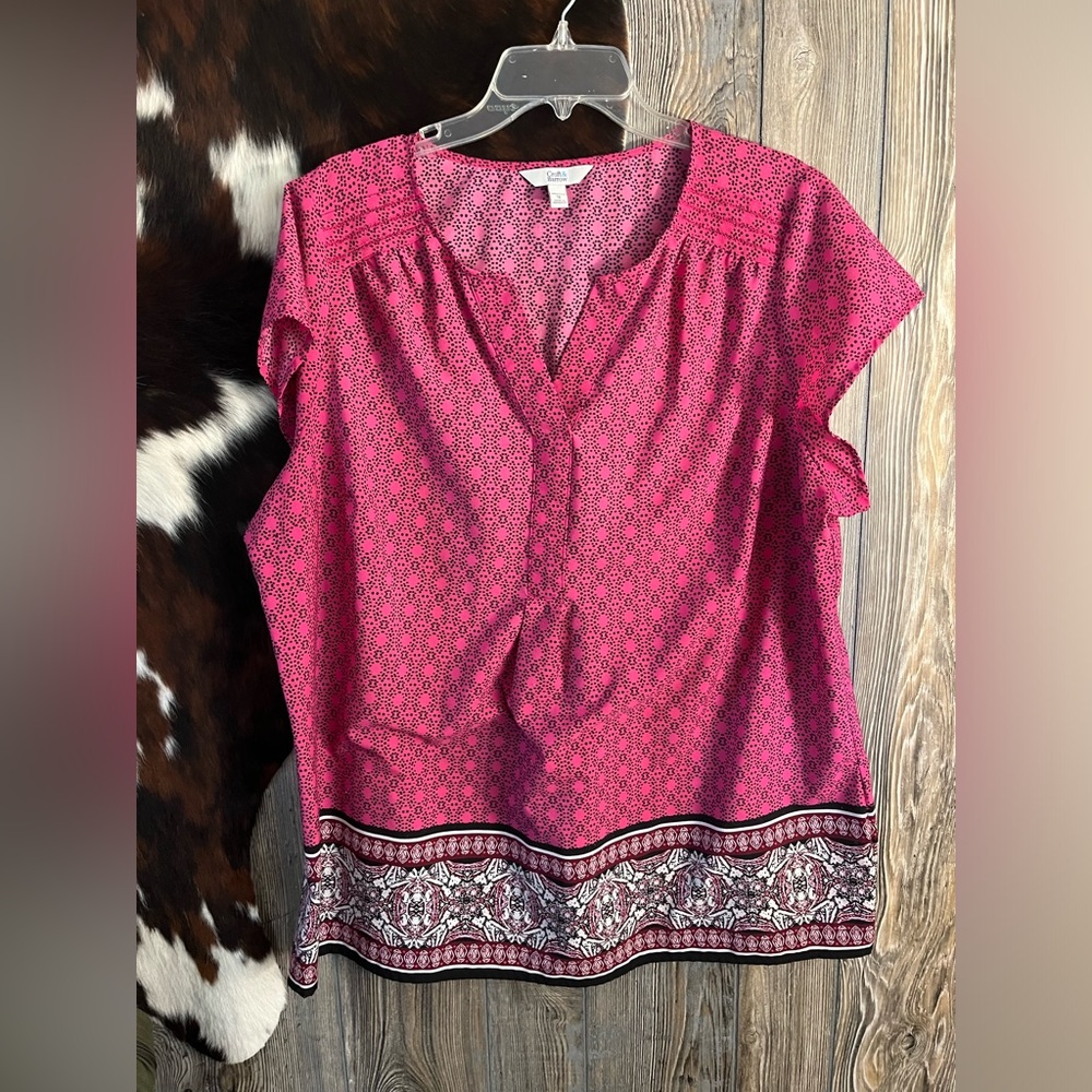 Croft & Barrow size 1X pink geometric multi print peasant blouse with v neck cut